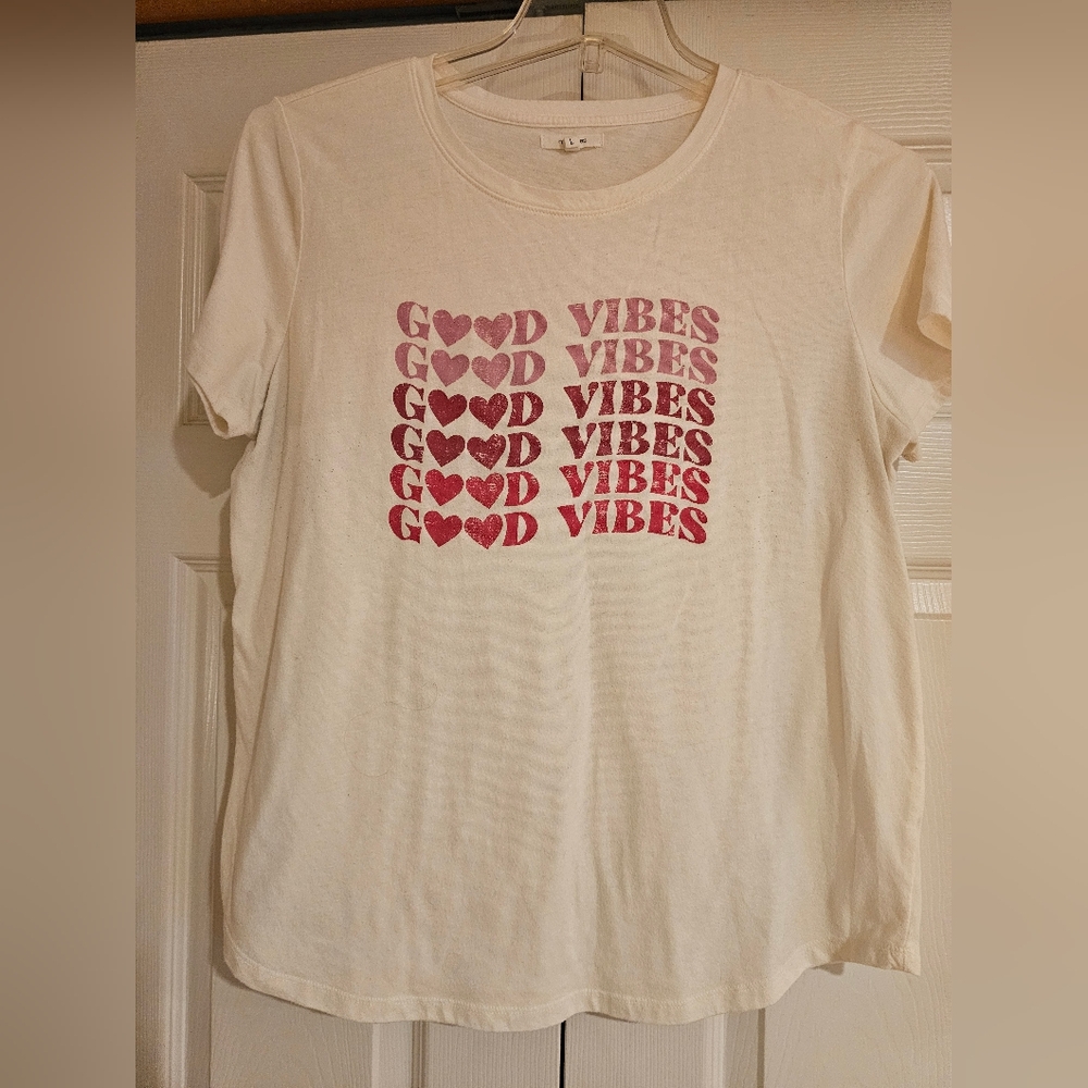 Maurices Grafic Tee Size Large